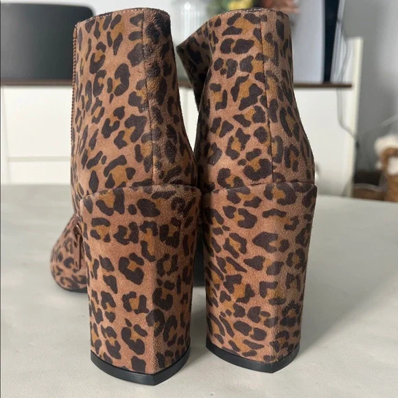 Stuart Weitzman Pure Pointed Toe Animal Leopard Print Thin Block Heel Booties 7 - Picture 4 of 10